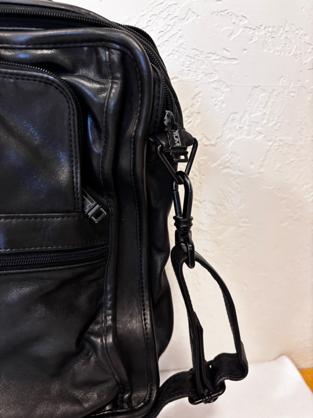 TUMI Black Leather Laptop Briefcase Expandable Work Travel Bag 16” - Picture 4 of 12
